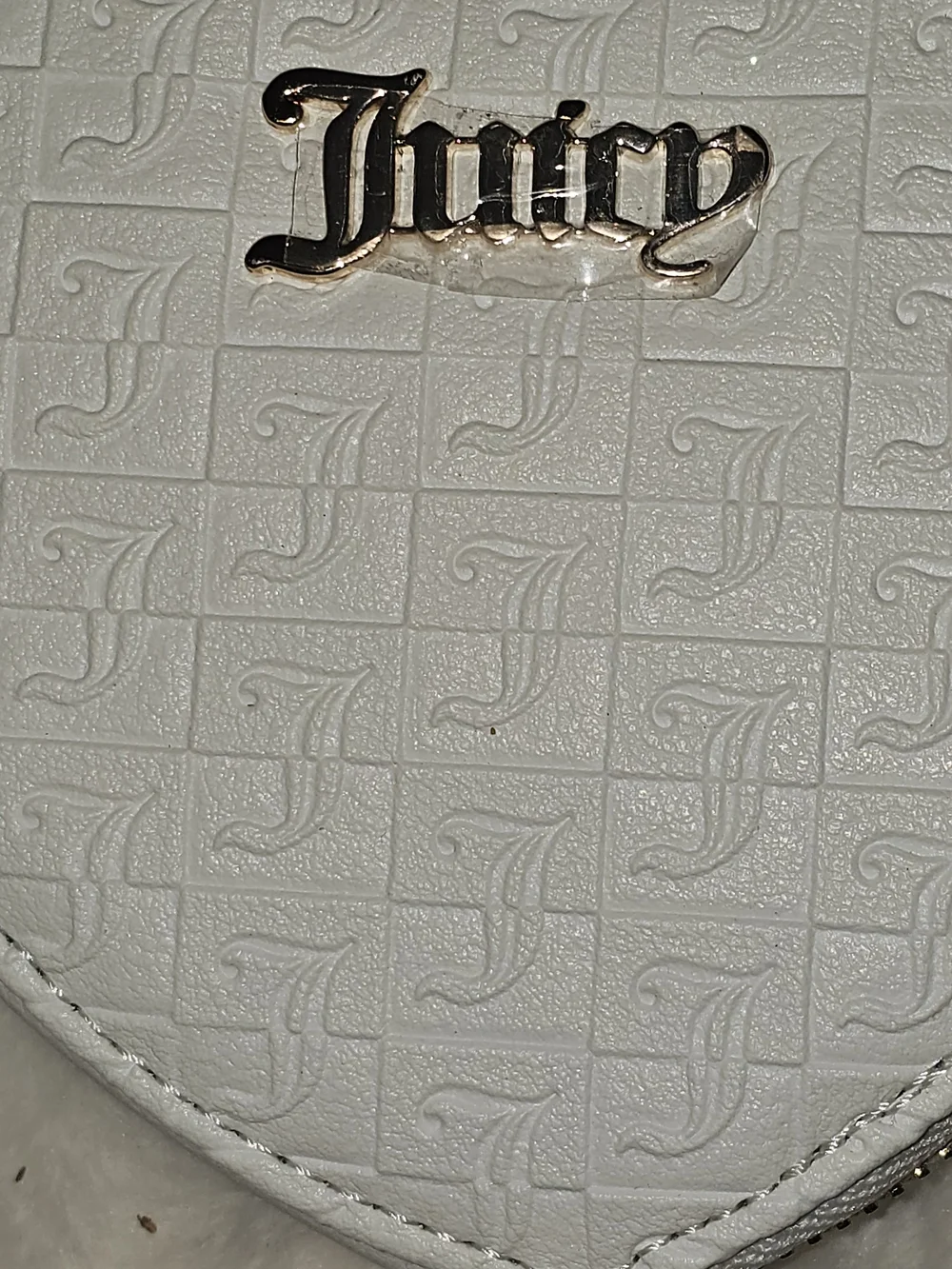 Juicy Couture White Heart Crossbody Bag with Gold Chain